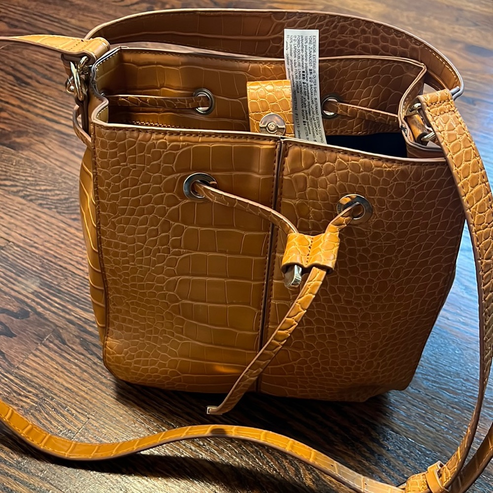 Zara Bucket bag